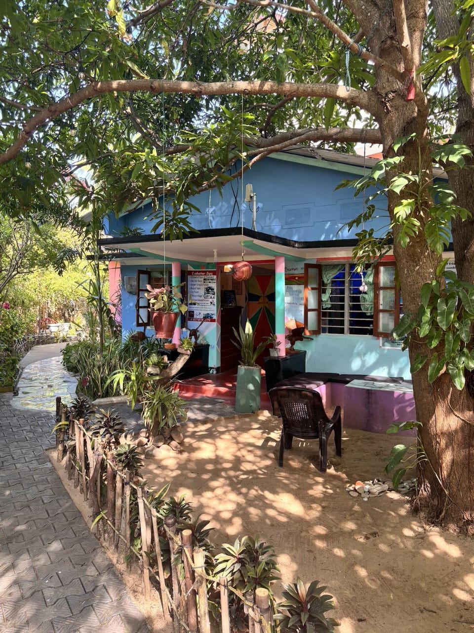 Facade/entrance