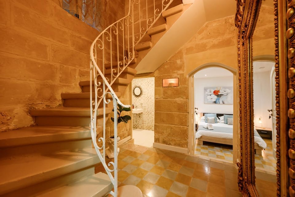 Seaside Mediterranean Home in Historic Senglea Apartment in Malta
