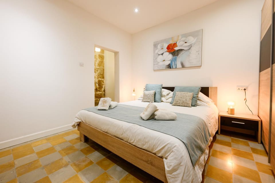 Seaside Mediterranean Home in Historic Senglea Apartment in Malta