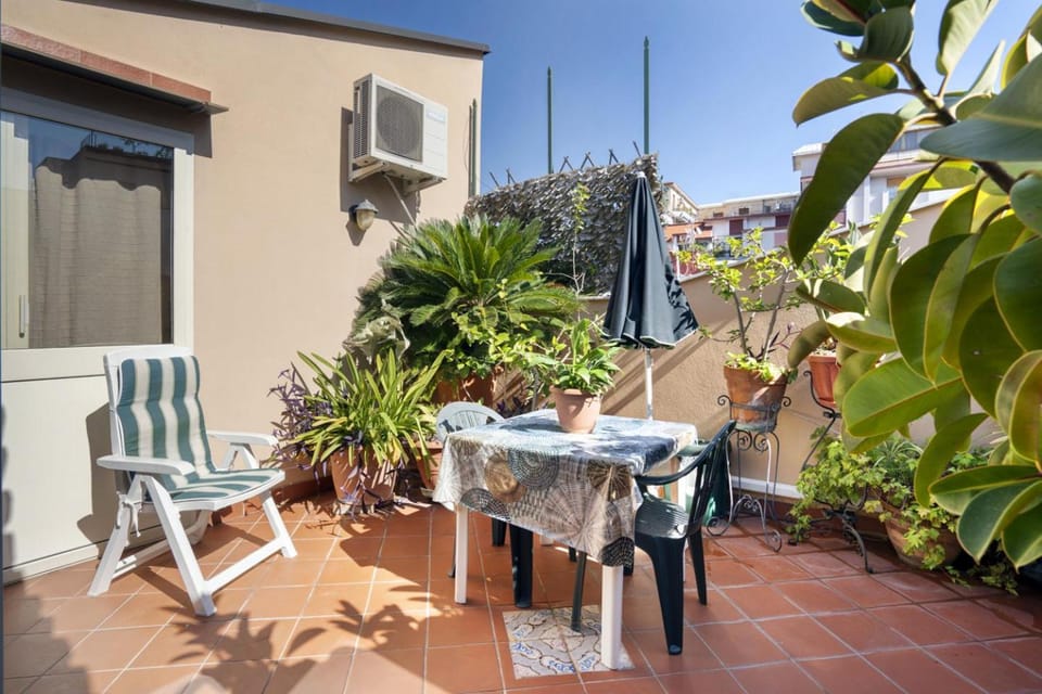 Spring, Garden, View (from property/room), Balcony/Terrace, Dining area, Garden view