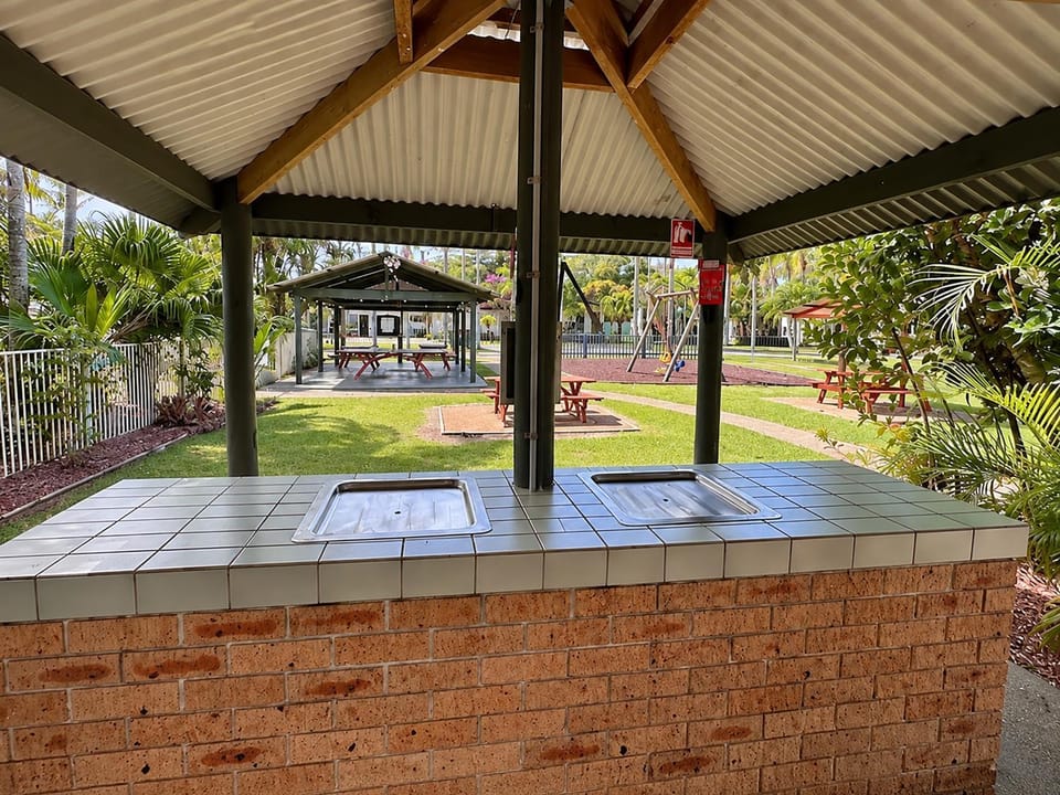 Property building, Day, Garden
