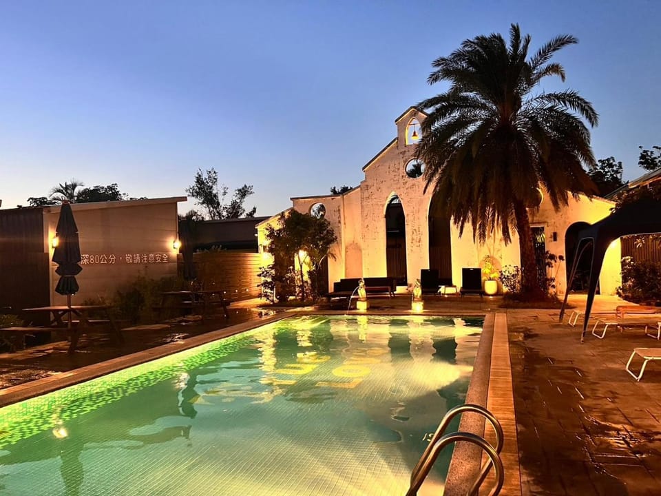 Swimming pool