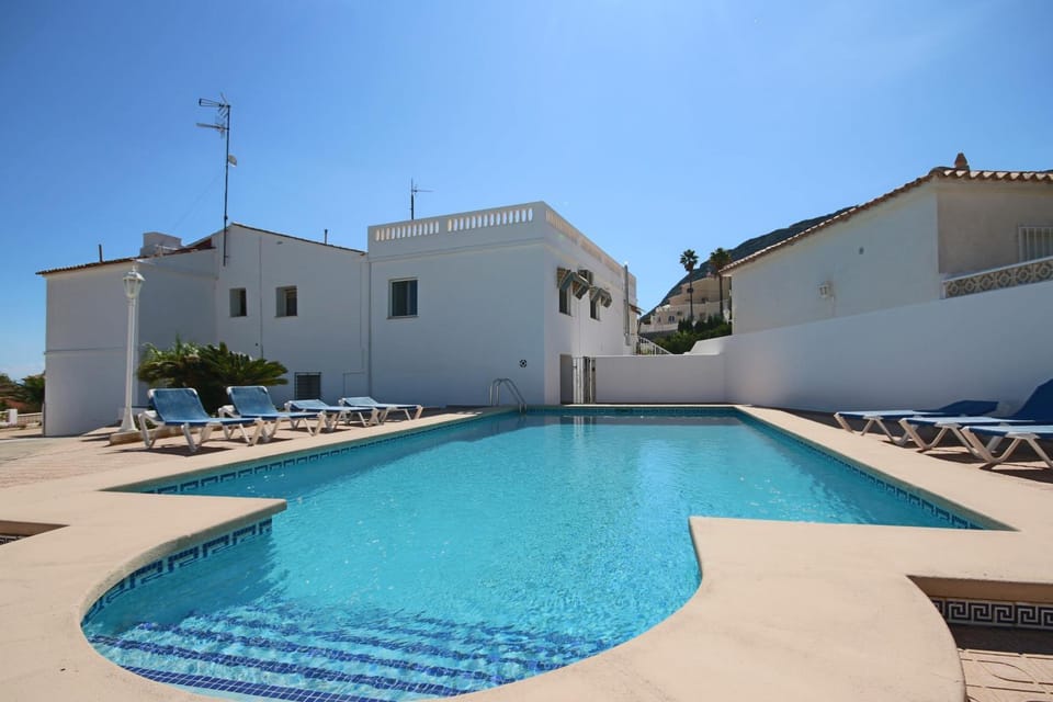 Swimming pool, Swimming pool