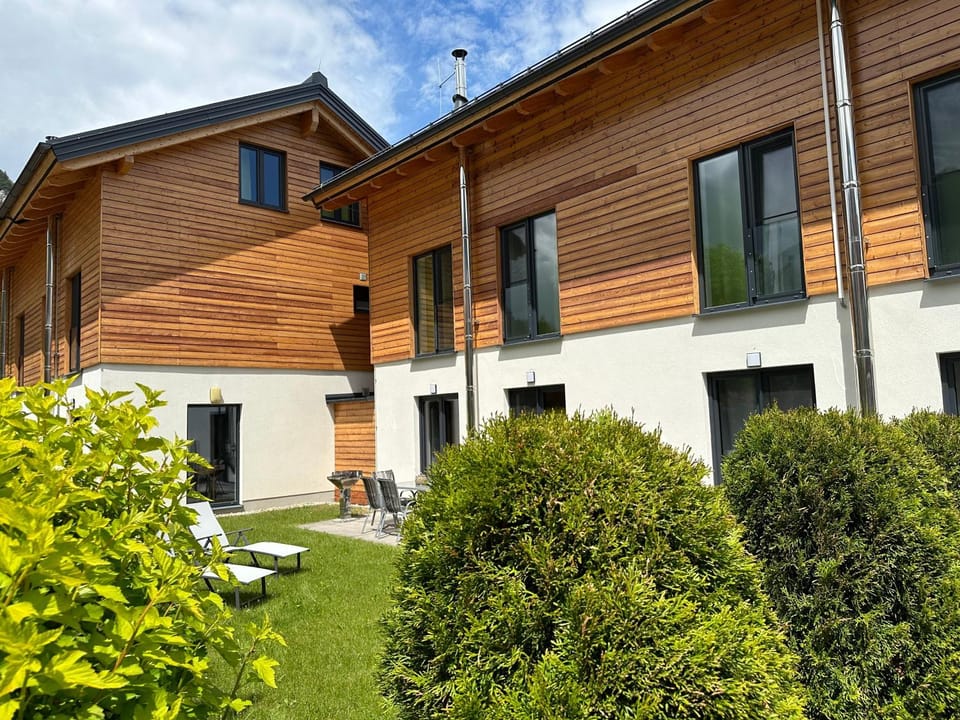 Property building, Spring, Day, Summer, BBQ facilities, BBQ facilities, Garden, Seating area, Garden view