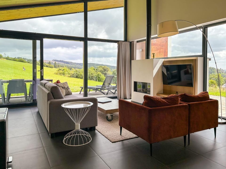 Seating area, fireplace