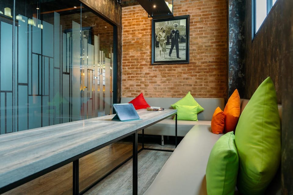 Communal lounge/ TV room, Living room, Seating area