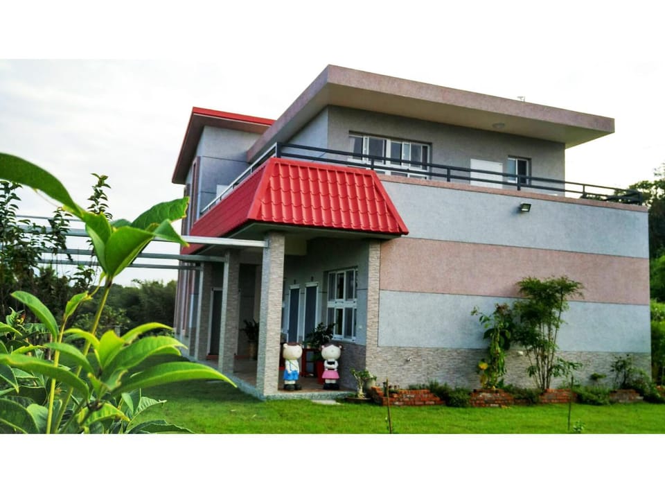 Property building, Day