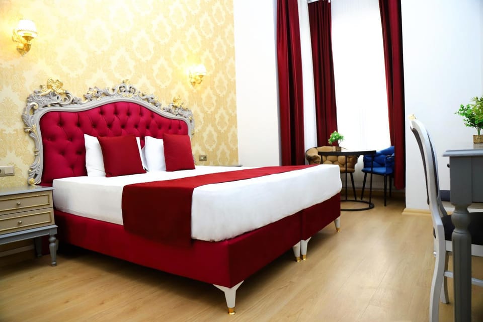 Bed, Living room, Photo of the whole room, Seating area, Bedroom