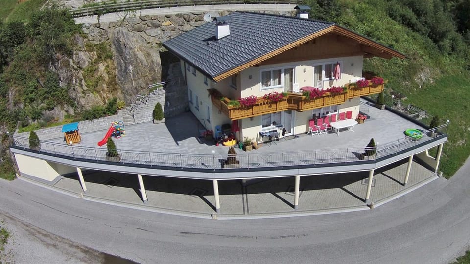 Off site, Bird's eye view