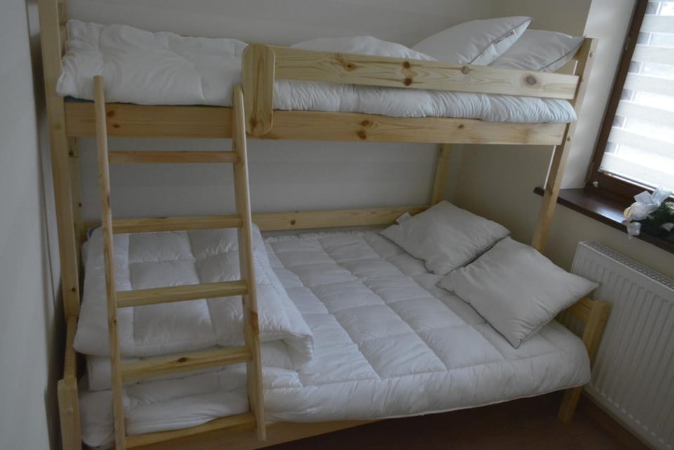 Bedroom, bunk bed