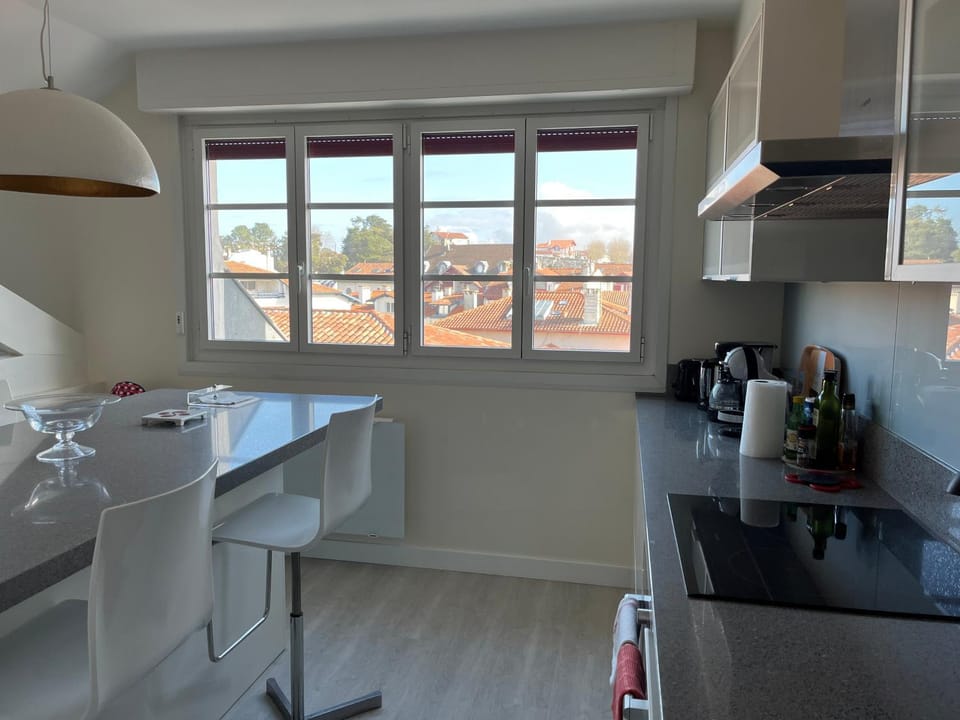City view, kitchen