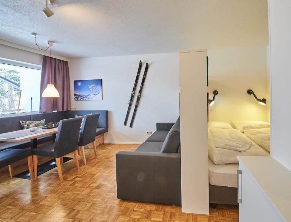 Bed, Seating area