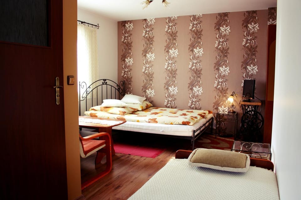 Bed, Bathroom, TV and multimedia, Balcony/Terrace, Photo of the whole room, Bedroom