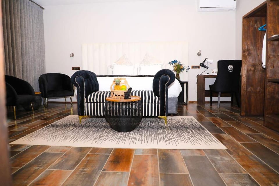 Seating area, Bedroom