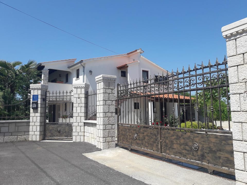 Apartments Angela Apartment in Istria County
