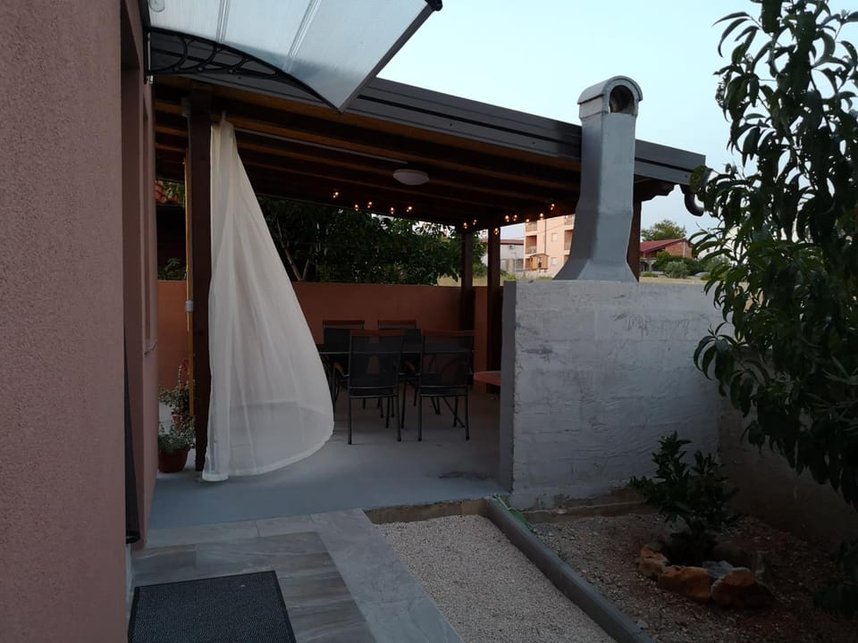 Patio, Day, BBQ facilities, Balcony/Terrace