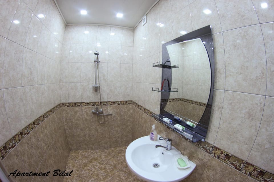 Shower, Toilet, Property building, Bathroom