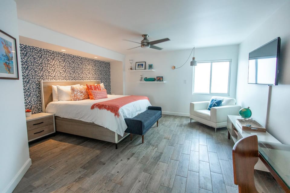 Photo of the whole room, Bedroom