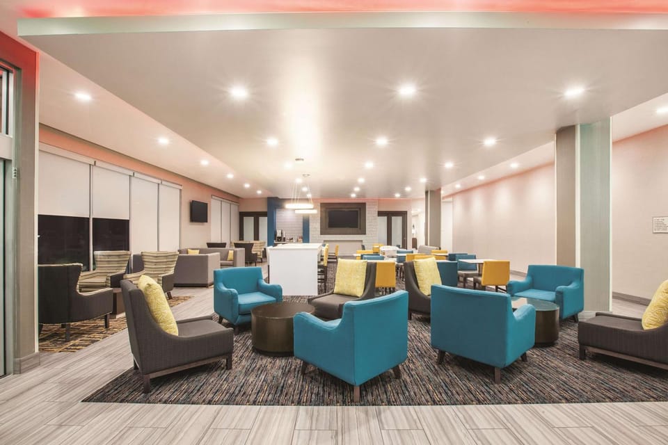 Restaurant/places to eat, Dining area, On site, Breakfast