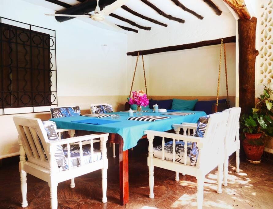 Balcony/Terrace, Seating area, Dining area, fireplace