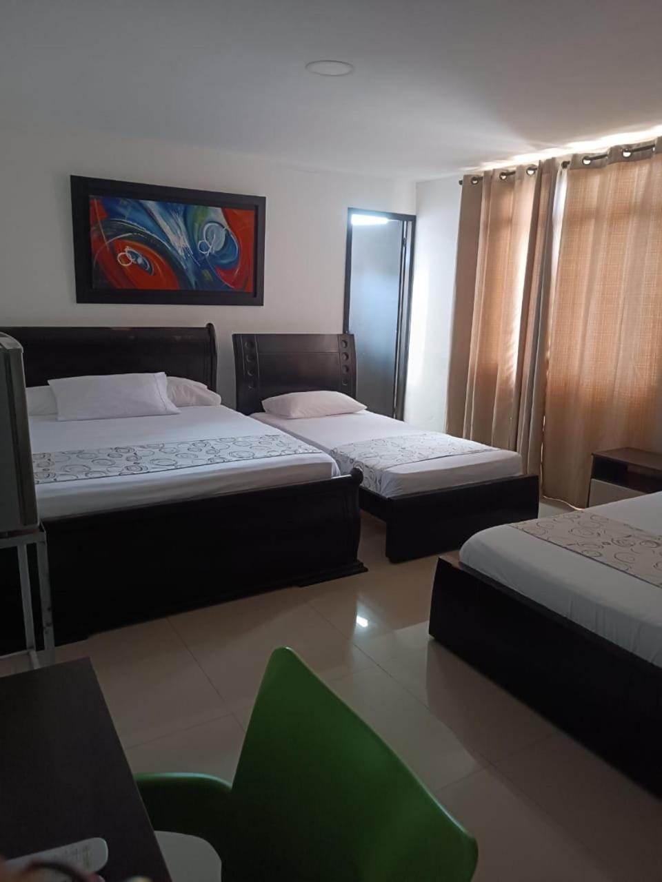 Restaurant/places to eat, Seating area, Breakfast, locker, laundry, air conditioner