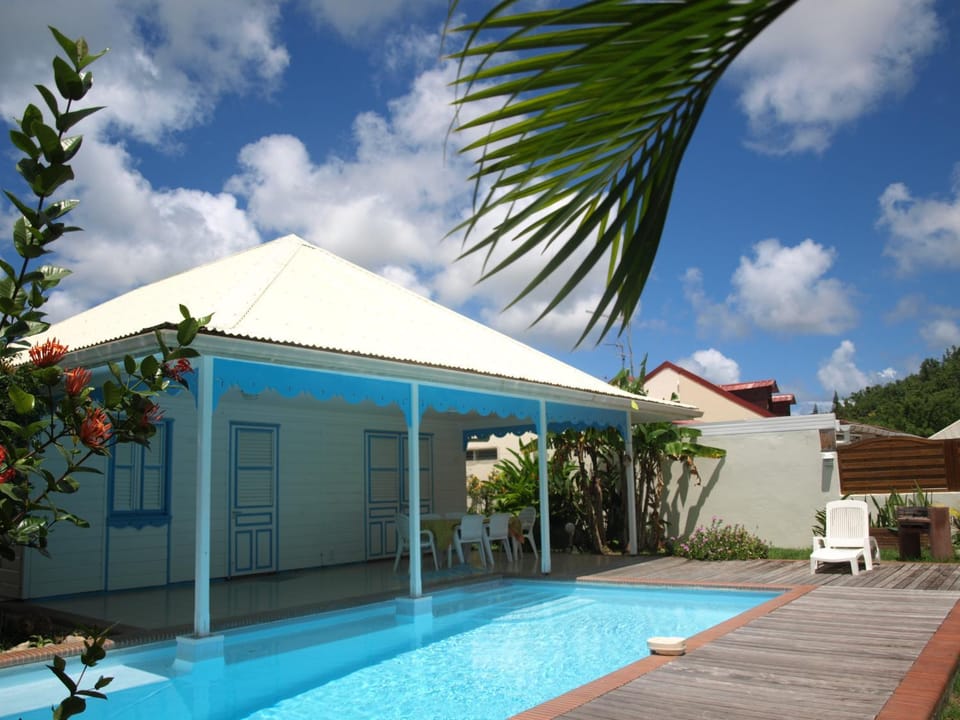 Property building, Pool view, Pool view, Swimming pool, sunbed