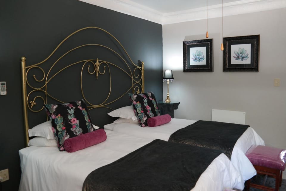 Bed, Photo of the whole room, Bedroom, Internal: Not applicable to any particular room