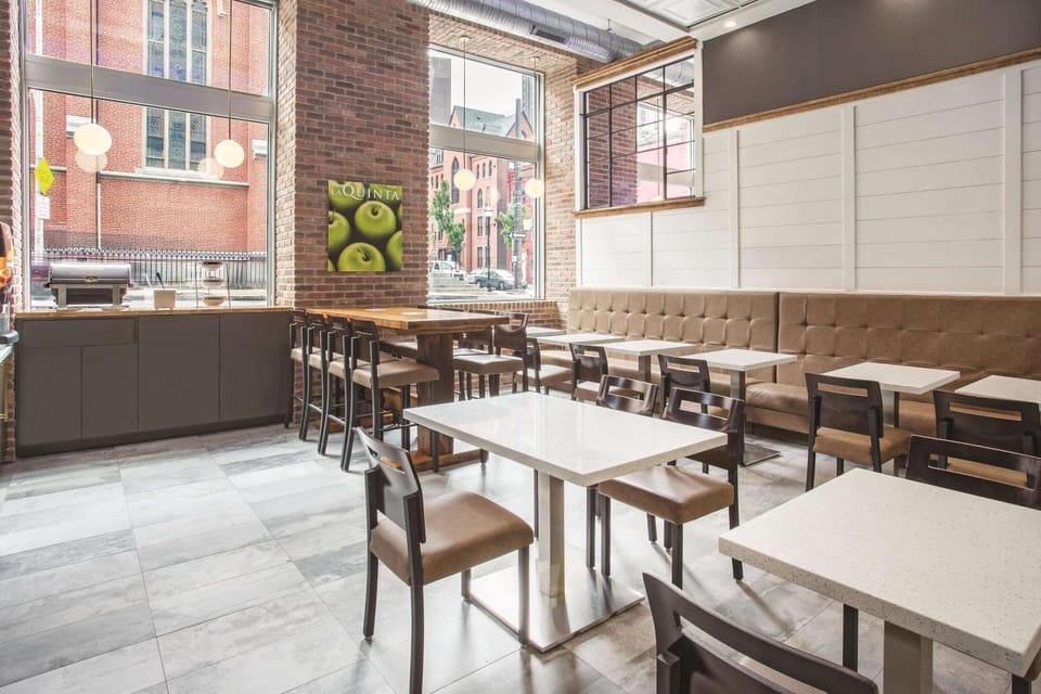 Restaurant/places to eat, Dining area, On site, Breakfast