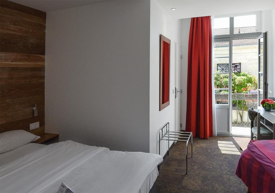 Bed, Balcony/Terrace, Photo of the whole room, Bedroom, City view