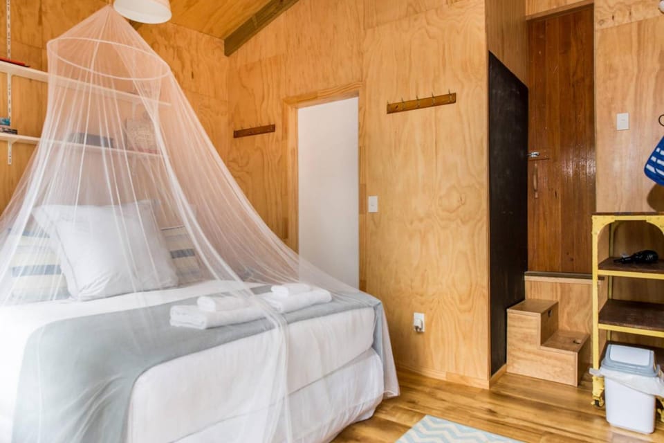 Bed, Bathroom
