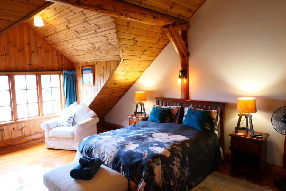 Ruapehu Log Lodge House in Manawatū-Whanganui, New Zealand