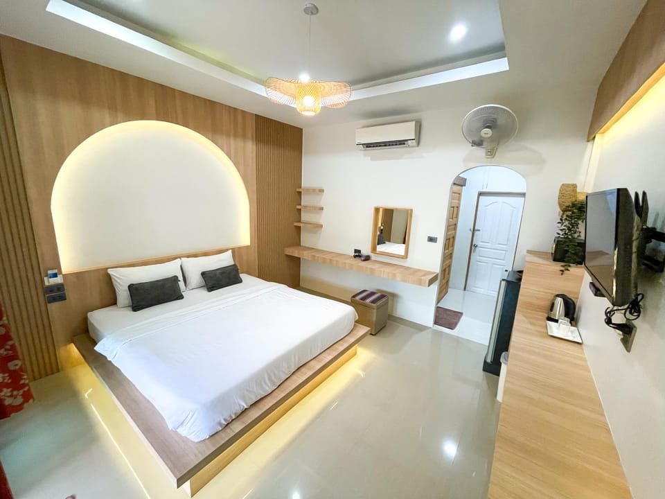Bed, TV and multimedia, Photo of the whole room, Bedroom, air conditioner