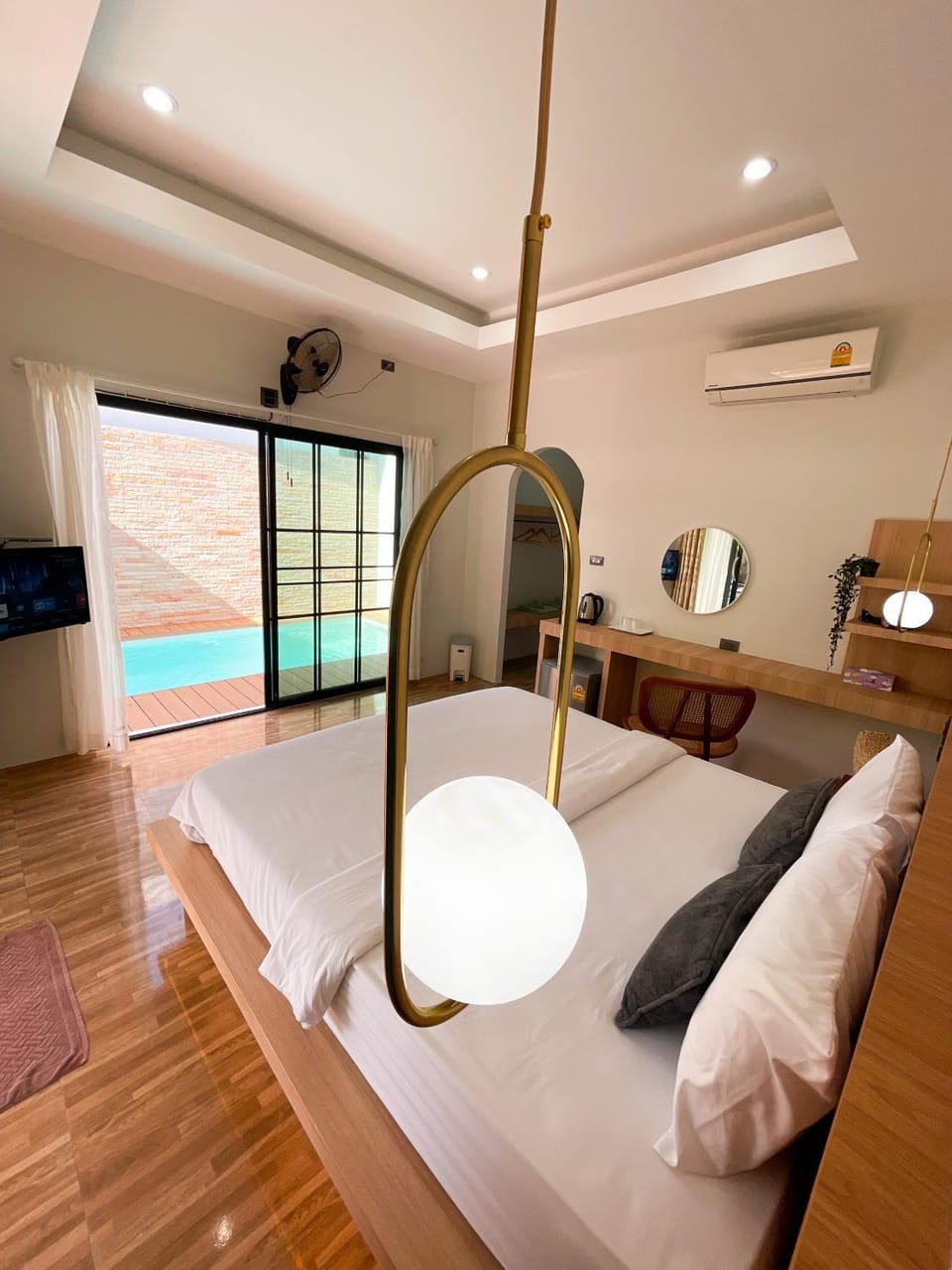 Bed, Natural landscape, Photo of the whole room, Bedroom, air conditioner