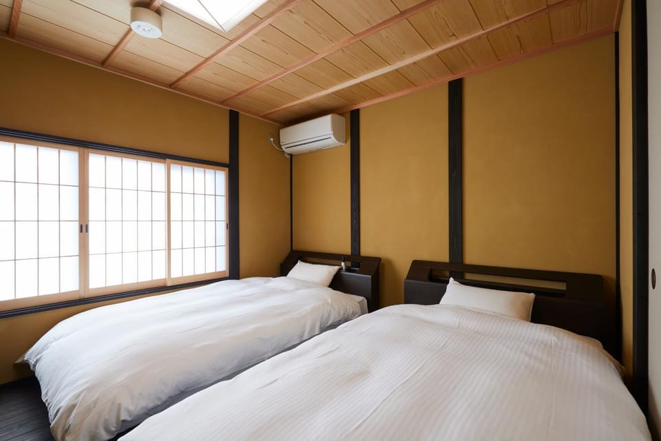 Bedroom, bunk bed