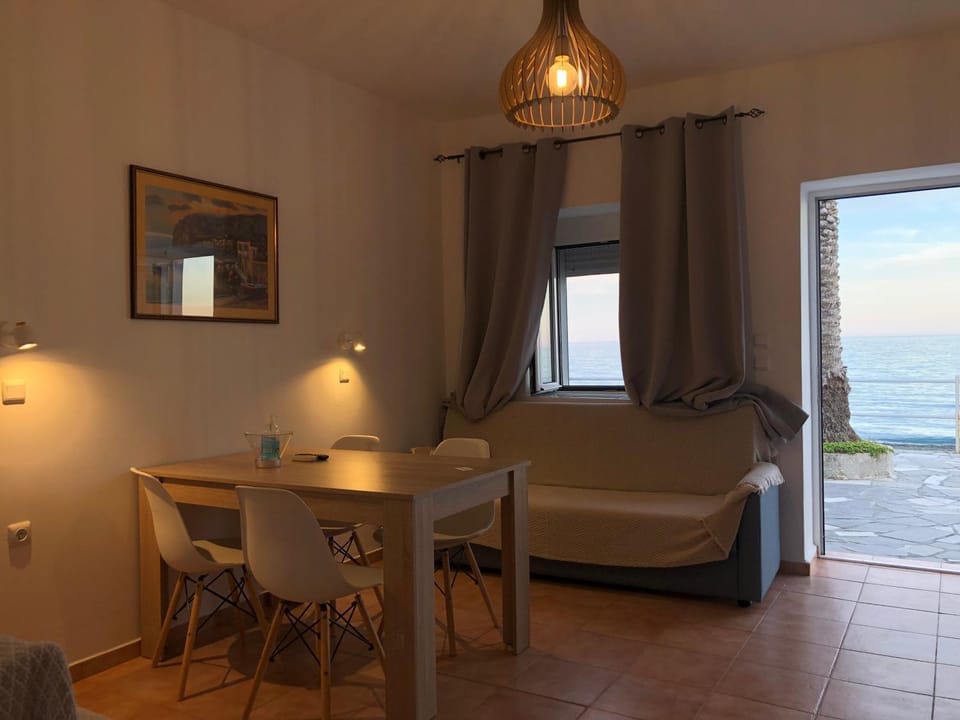 Seating area, Dining area