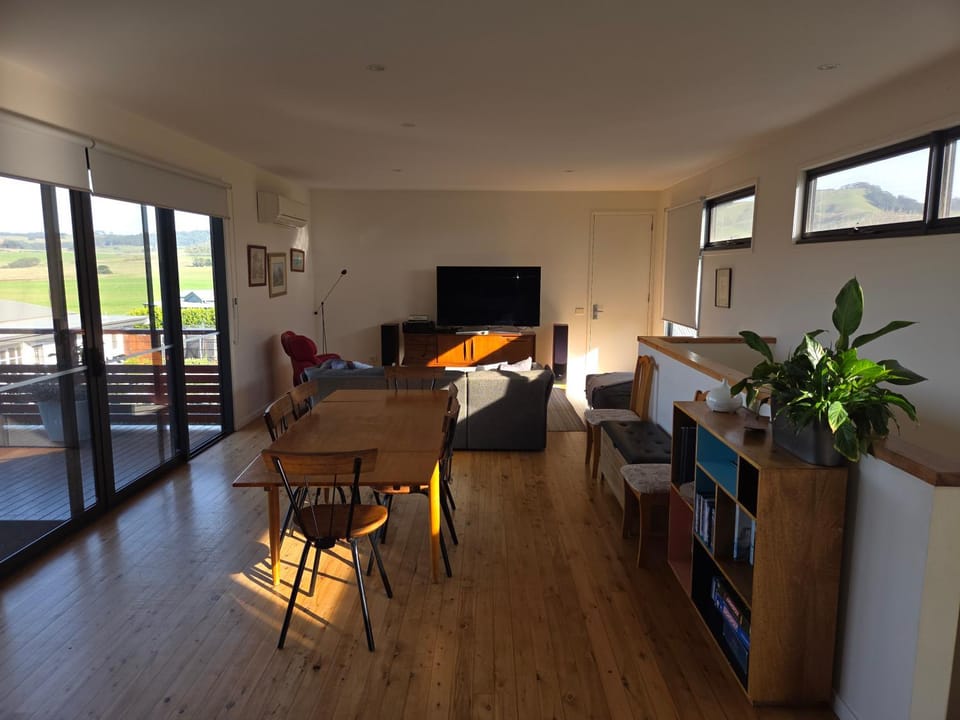 TV and multimedia, Living room, Dining area