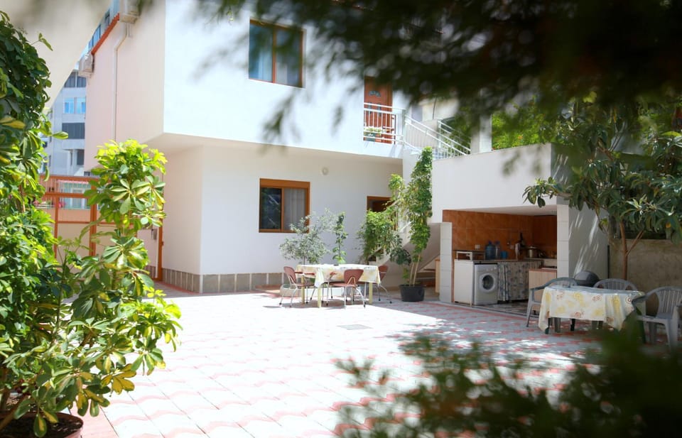 Patio, Facade/entrance