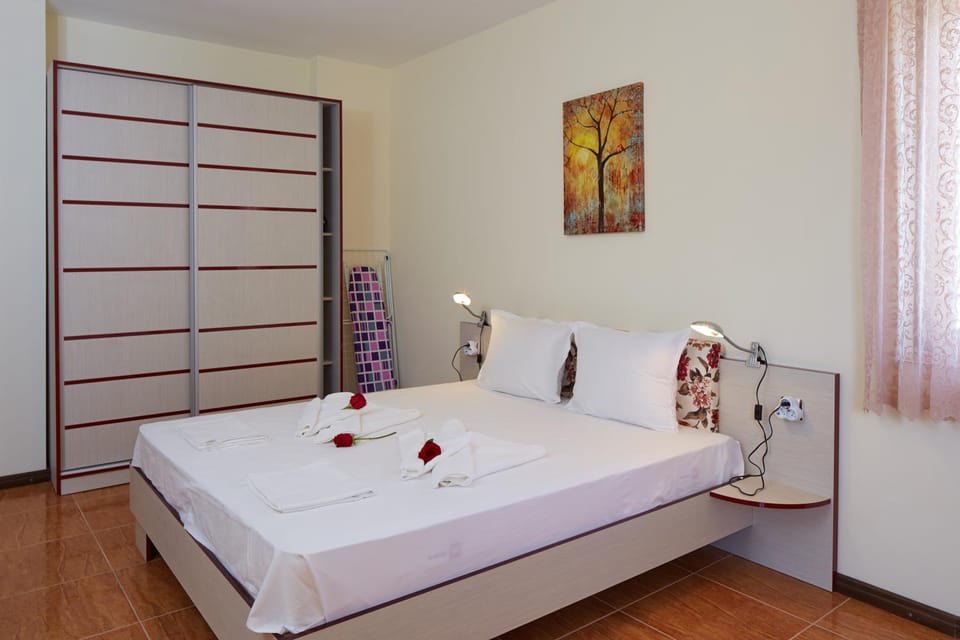 Seating area, Bedroom, Sea view