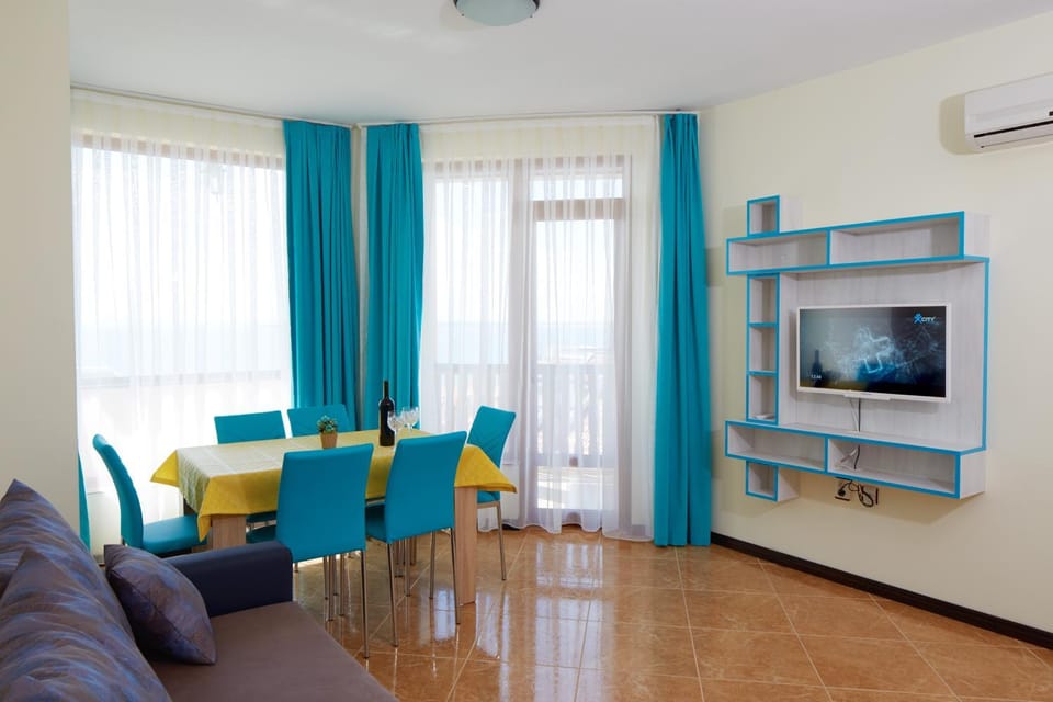 TV and multimedia, Balcony/Terrace, Living room, Seating area, Sea view
