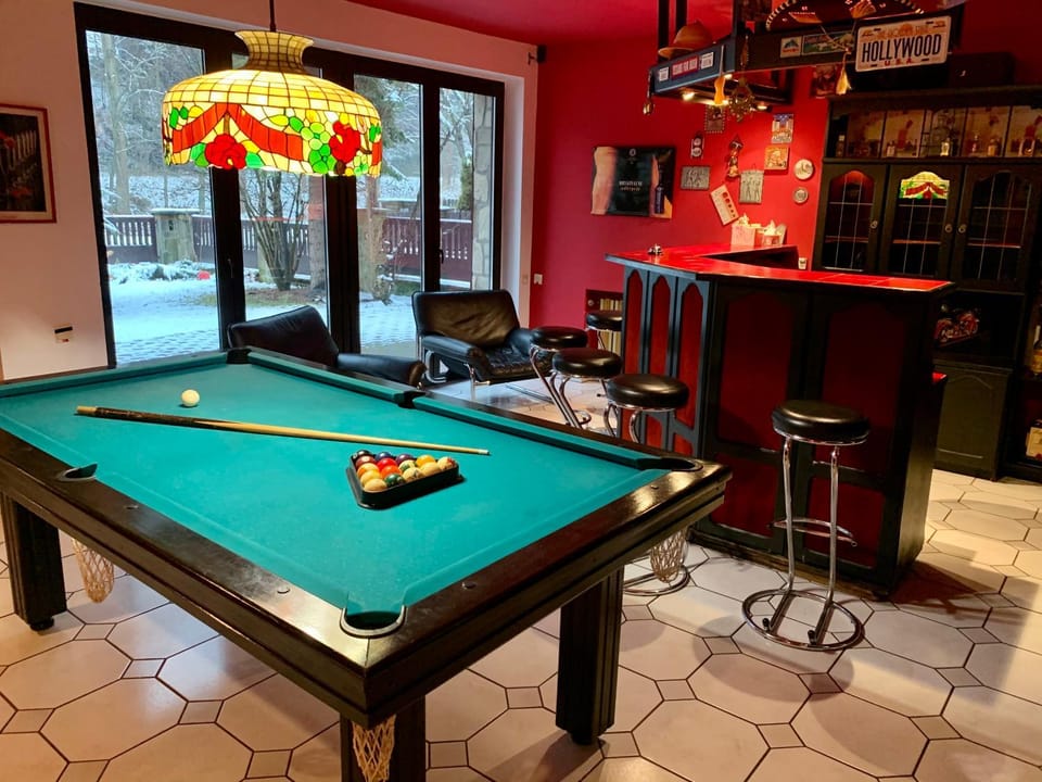 Billiard, Lounge or bar