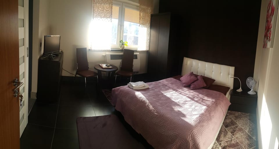 Day, Photo of the whole room, Bedroom, On site