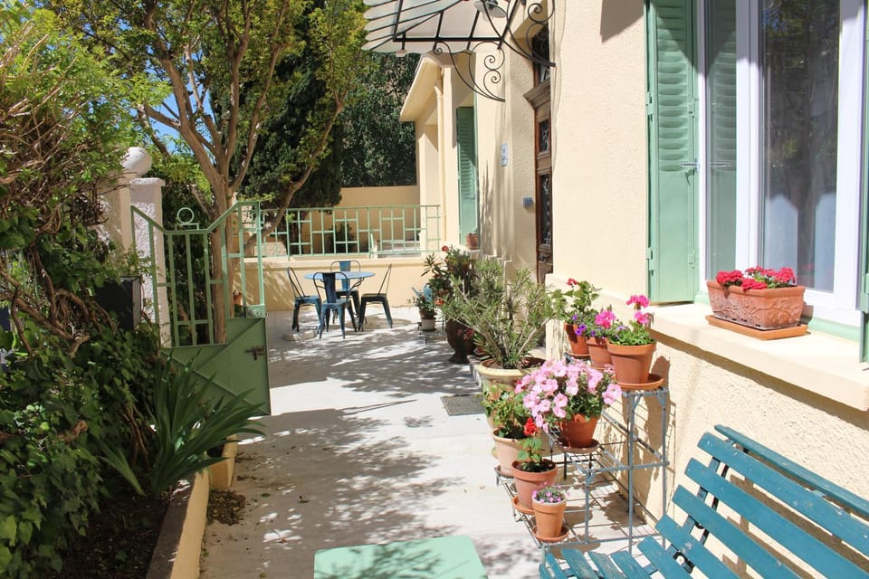 Facade/entrance, Balcony/Terrace