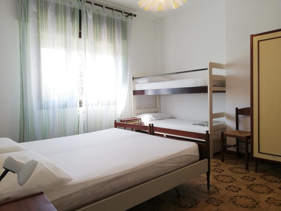 Bed, Bedroom, bunk bed, wardrobe