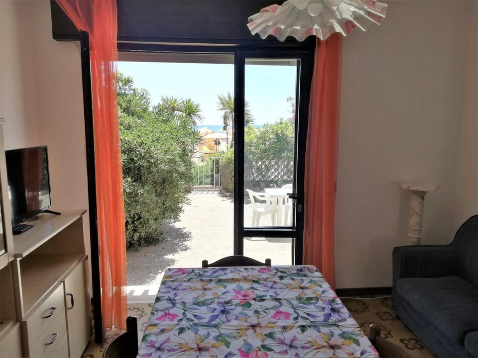 TV and multimedia, View (from property/room), Living room, Dining area, Beach