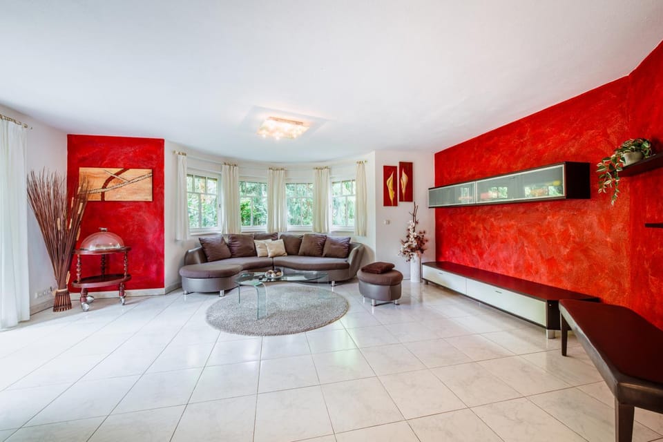 Communal lounge/ TV room, TV and multimedia, Living room, Seating area