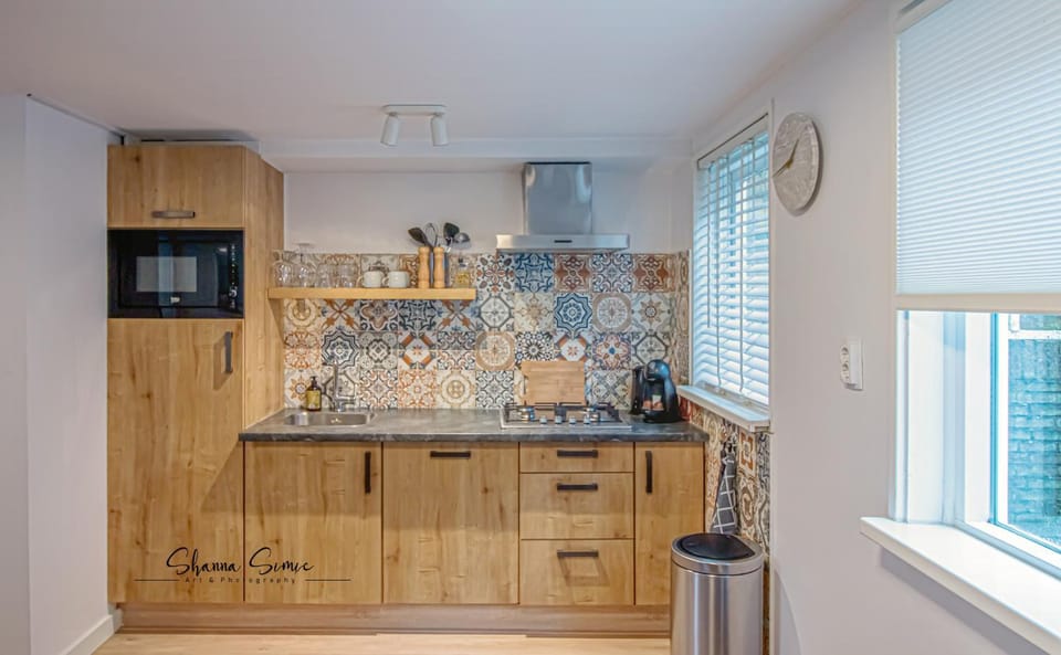 Kitchen or kitchenette, kitchen