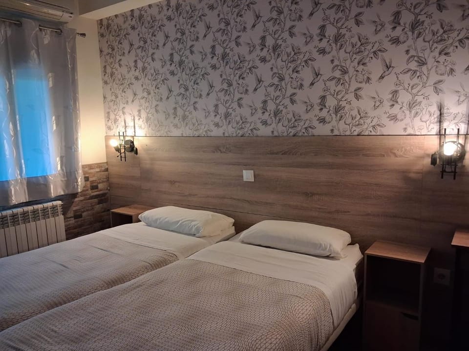Hostal La Pastora Bed and Breakfast in Candeleda