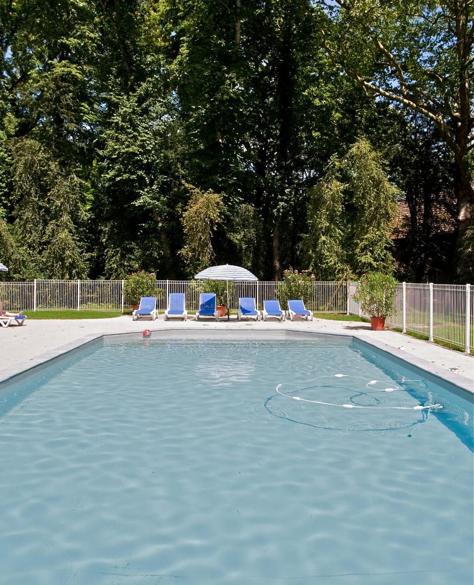 Swimming pool, Swimming pool