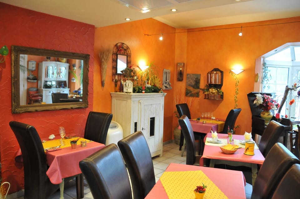 Restaurant/places to eat, Day