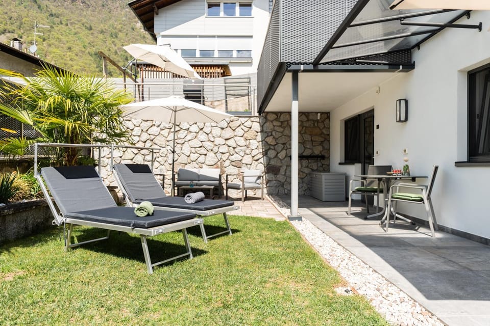 Garden, View (from property/room), Balcony/Terrace, Seating area, Dining area, sunbed